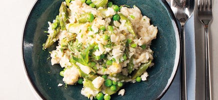 Frühlingsrisotto mit Spargel, Erbsen und Minze
