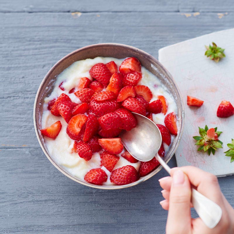 Griessbrei mit Erdbeeren