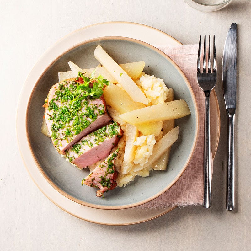 Kassler im Kräutermantel mit Selleriestampf und Kohlrabi