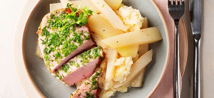 Kassler im Kräutermantel mit Selleriestampf und Kohlrabi