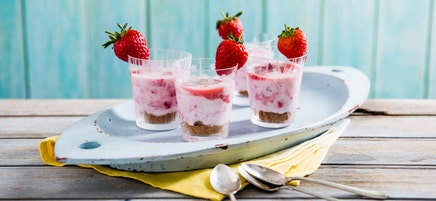 Mini strawberry cheesecakes