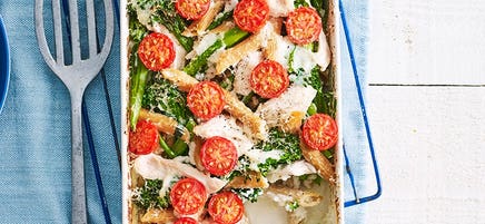 Creamy chicken and cauliflower pasta bake