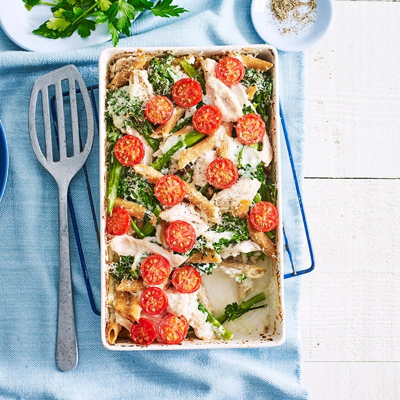 Creamy chicken and cauliflower pasta bake
