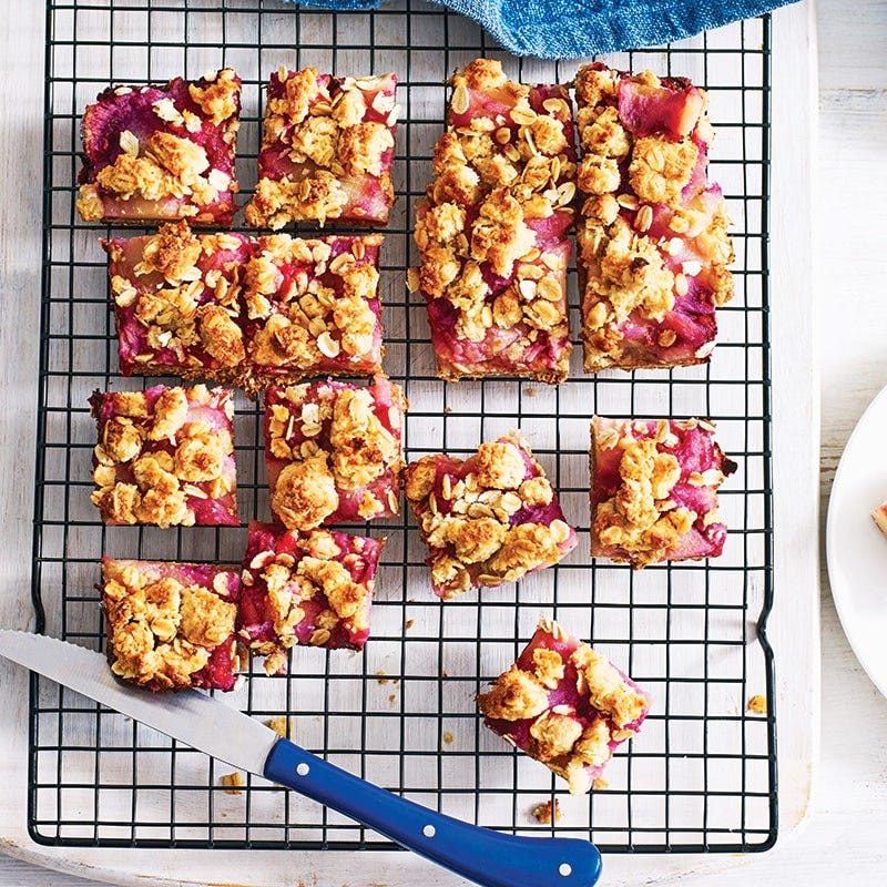 Apple berry crumble slice