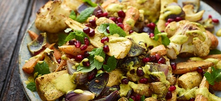 Ugnsstekta grönsaker med yoghurtdressing