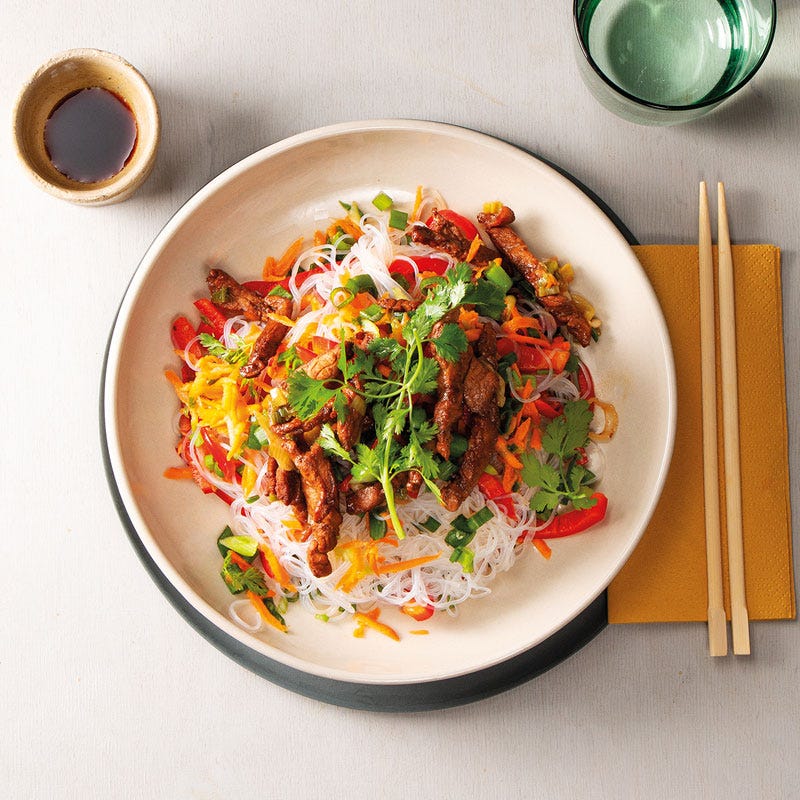 Bunter Glasnudelsalat mit Bulgogi-Schweinestreifen