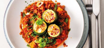 Zucchinitöpfchen mit Linsen-Gemüse-Bolognese