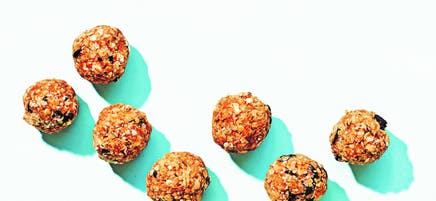 Chocolate & peanut butter snack balls