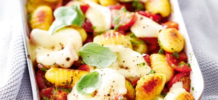 Snelle ovenschotel met gnocchi en tomaten