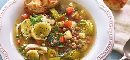 Linsen-Lauch-Suppe mit Käse-Crostini