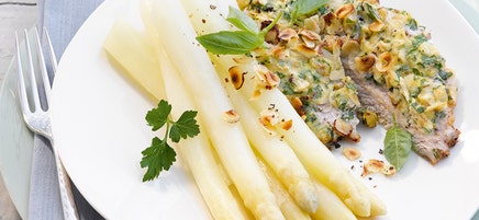 Asperges et escalope aux noix