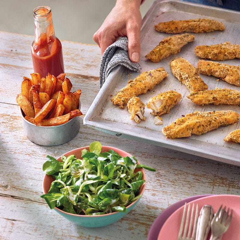 Fischstäbchen mit Pommes und Nüsslisalat / Fischstäbchen mit Pommes und Feldsalat