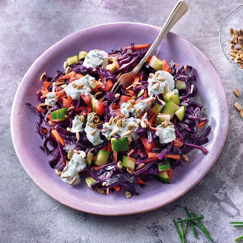 Rotkabissalat mit Sonnenblumenkernen / Rotkohlsalat mit Sonnenblumenkernen