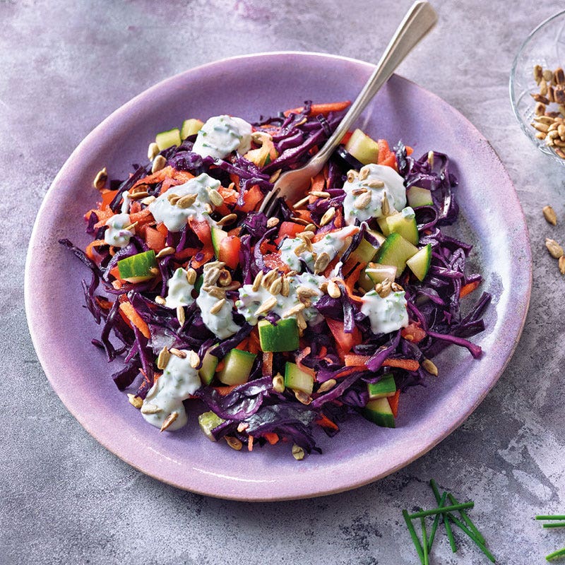 Rotkabissalat mit Sonnenblumenkernen / Rotkohlsalat mit Sonnenblumenkernen