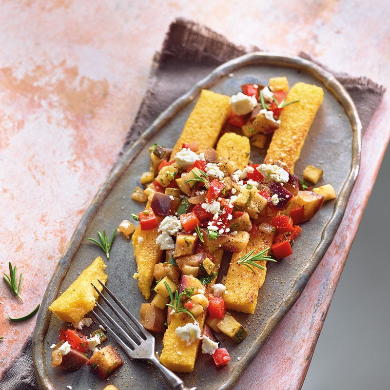 Gebratene Polenta mit Gemüsewürfeln