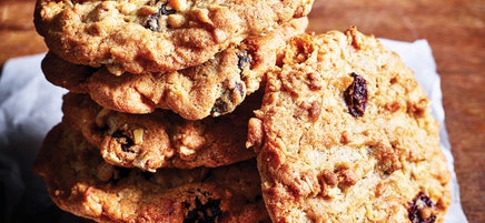 Oat & raisin cookies