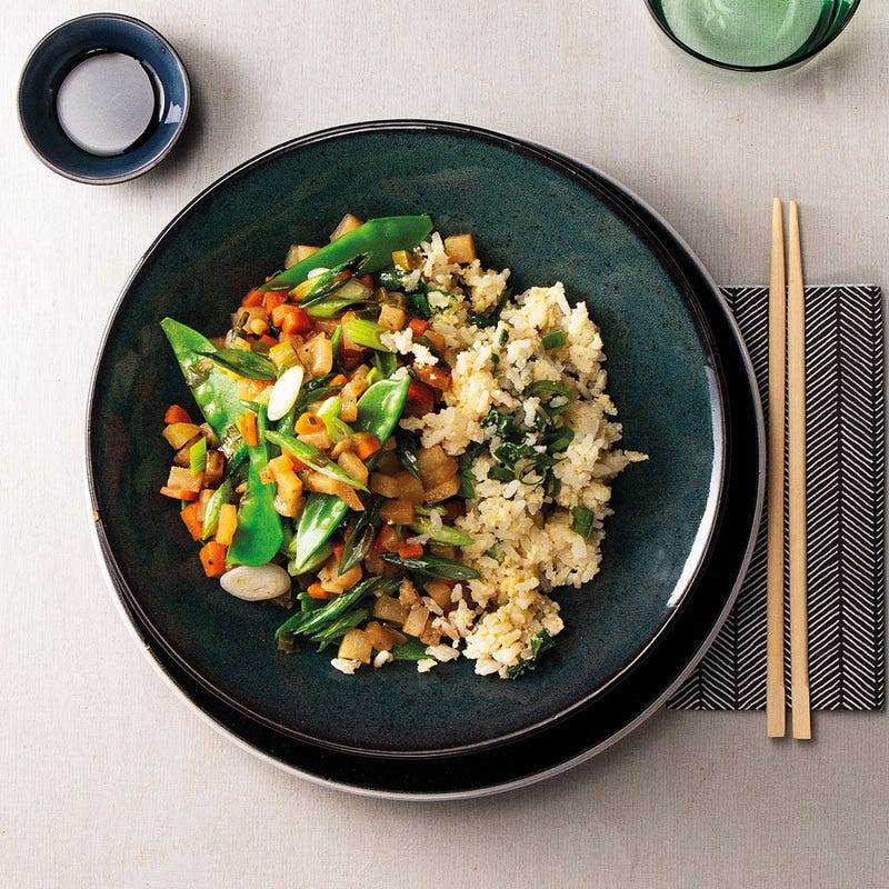Japanische Gemüsepfanne mit gebratenem Reis