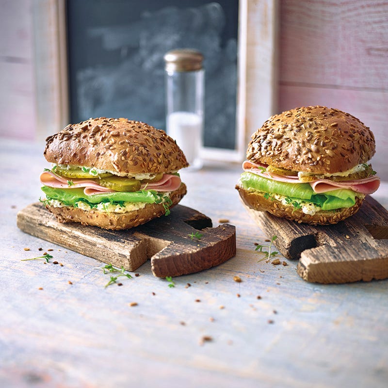 Meergranenbroodje met gekookte ham
