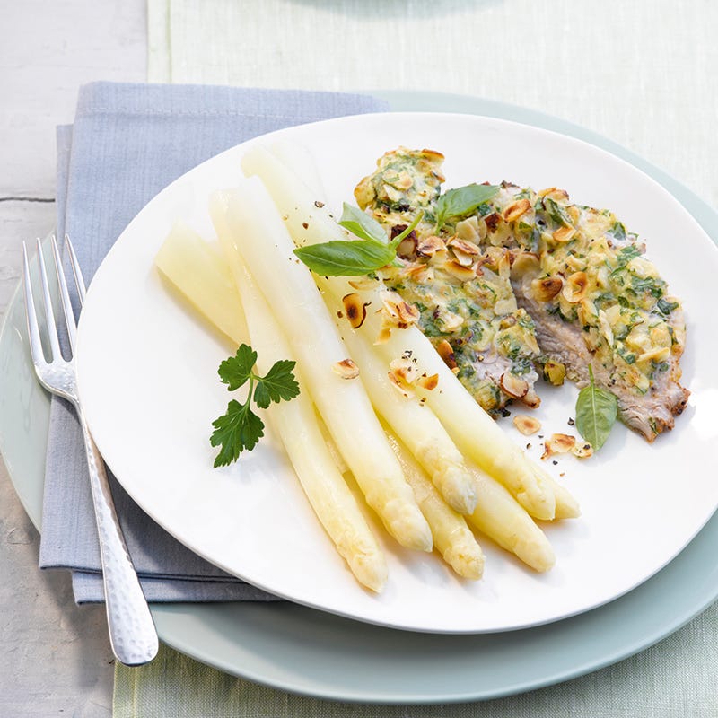 Foto van Asperges met notenschnitzel door WW