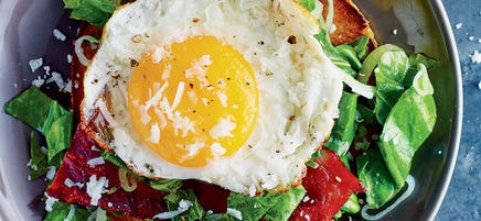 Egg, bacon and greens breakfast sandwich