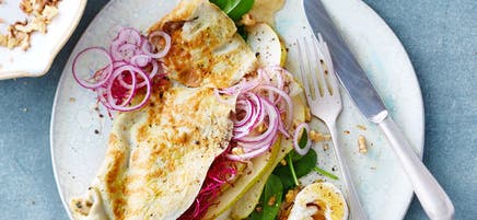 Omelette aux poires et au fromage de chèvre frais