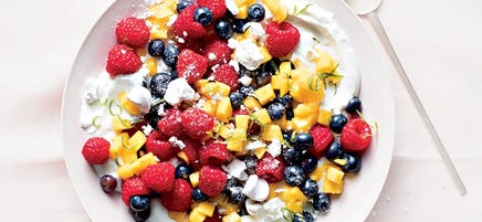 Lime yoghurt with fruit and meringues