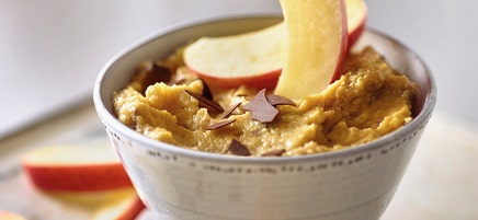 Appelpartjes met een dip van cookie dough