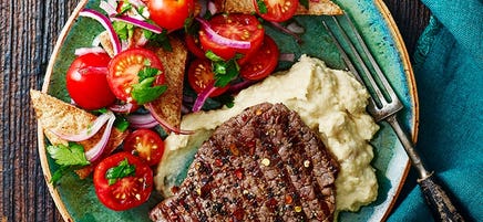 Chilli beef with hummus