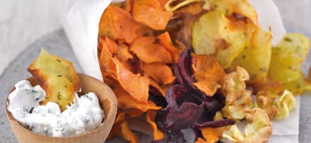 Gemüse-Spiral-Chips mit Kräuterquark