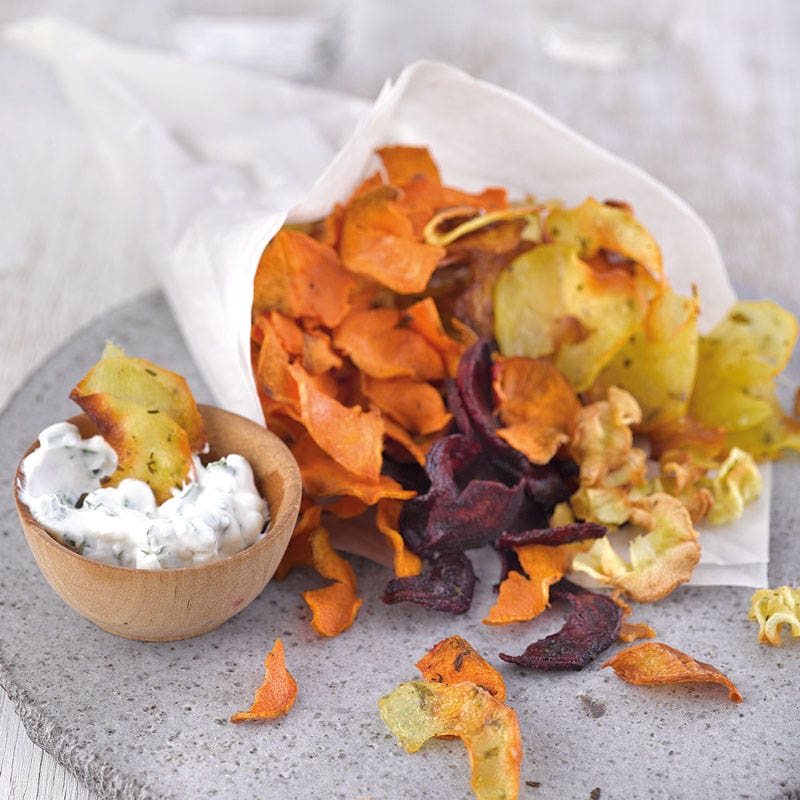 Gemüse-Spiral-Chips mit Kräuterquark