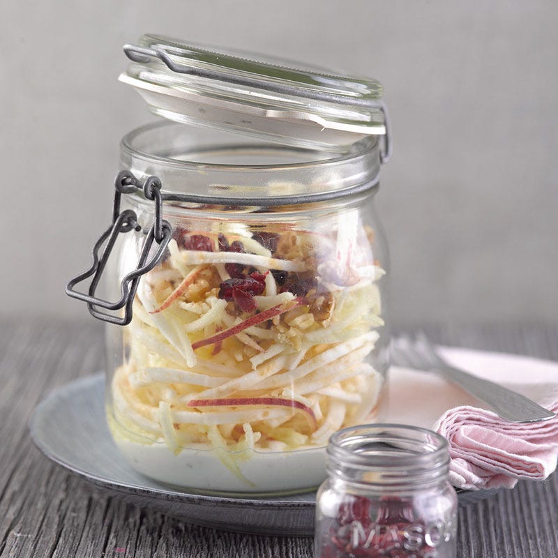 Waldorfsalat im Glas