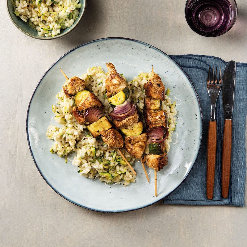 Limetten-Zucchini-Risotto mit orientalischen Putenspießen