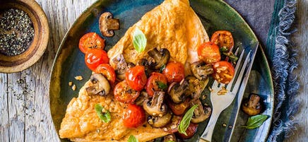 Mushroom & tomato omelette