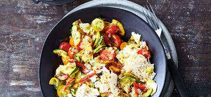 Zucchinisallad med valnötsdressing