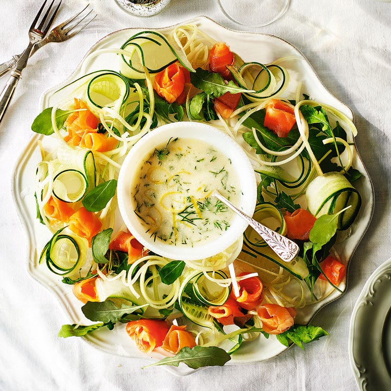 Geräucherter Lachs im Gemüsekranz