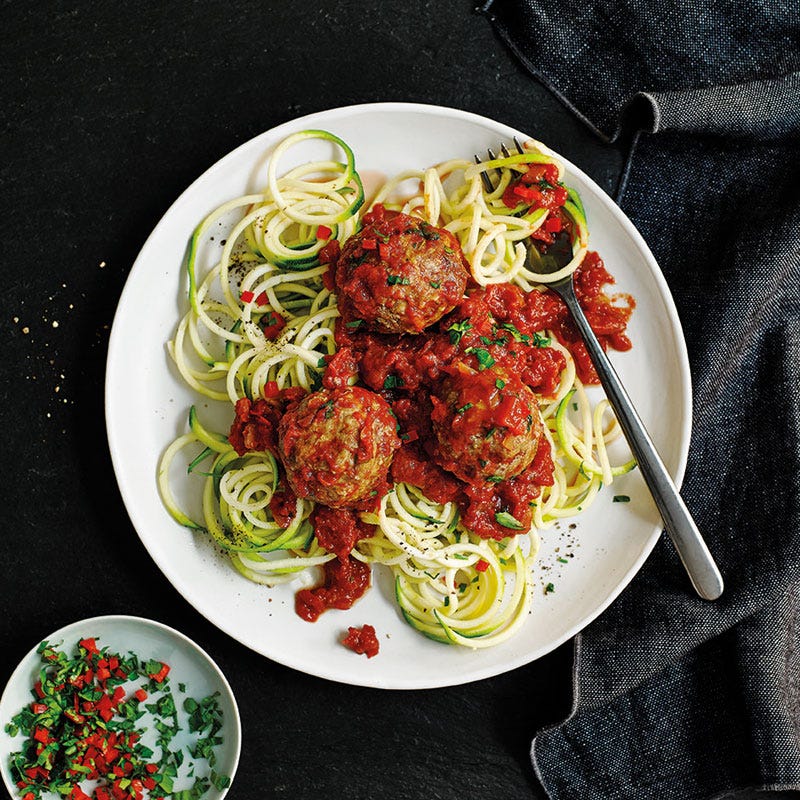 Fenchel-Hackbällchen auf Gemüsespaghetti