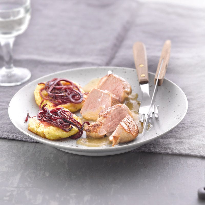 Rote-Bete-Plätzchen mit Schweinefiletmedaillons und Apfelsauce