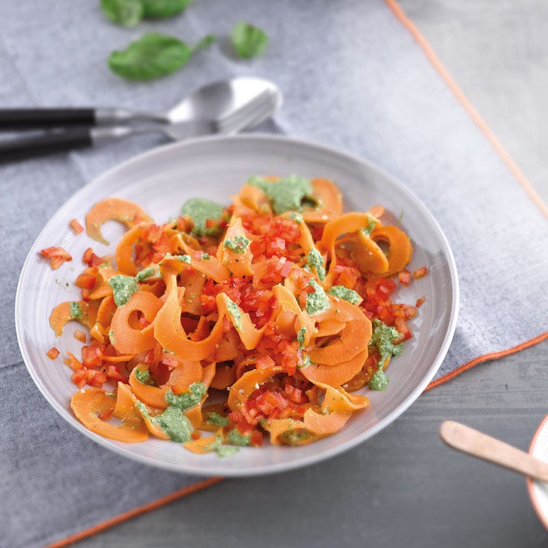 Karottenpappadelle mit cremigem Basilikumpesto