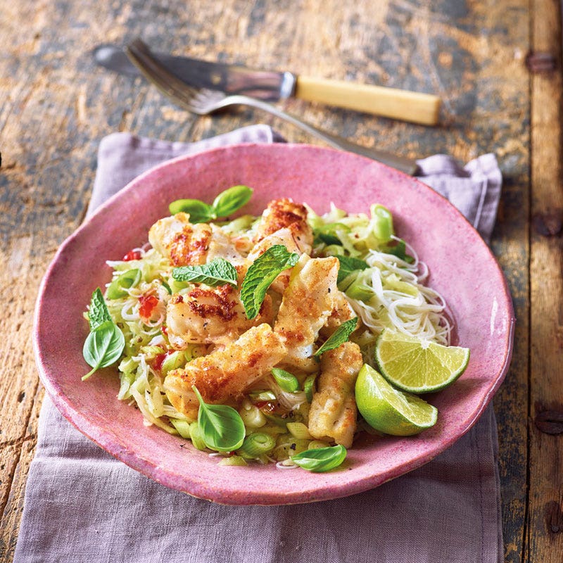 Reisnudelsalat mit gebratenem Tintenfisch