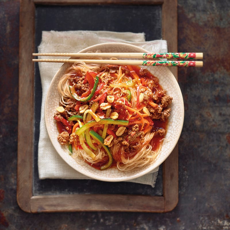 Glasnoedelsalade met gehakt