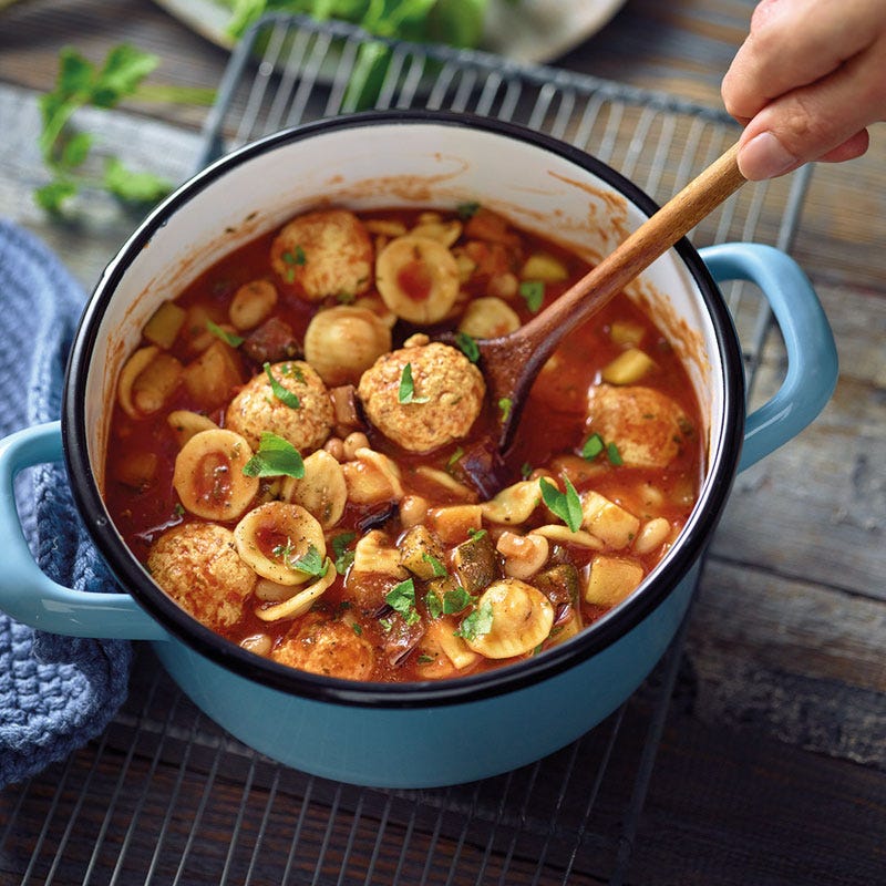 Italienischer Nudeltopf mit Geflügelbällchen