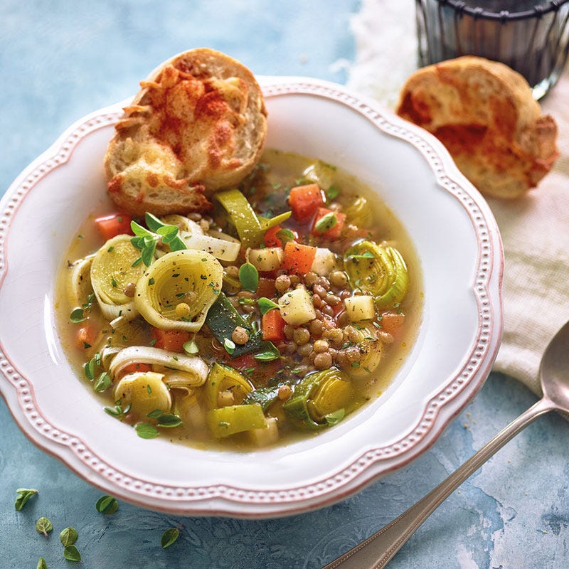 Linsen-Lauch-Suppe mit Käse-Crostini