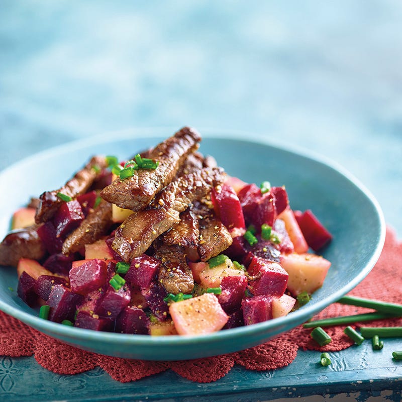 Bietensalade met appel en ossenhaasreepjes