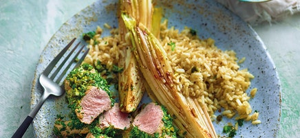 Lamsfilets in een peterseliejasje met gebakken witlof