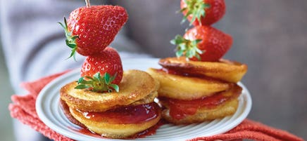 Pancake-Spieße mit Erdbeeren