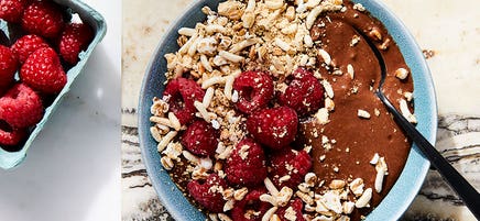 Cocoa-almond smoothie bowl