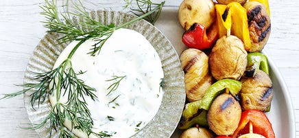 Veggie kebabs with yoghurt dressing