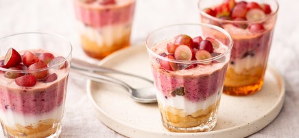 Trifle aux raisins et prunes rouges