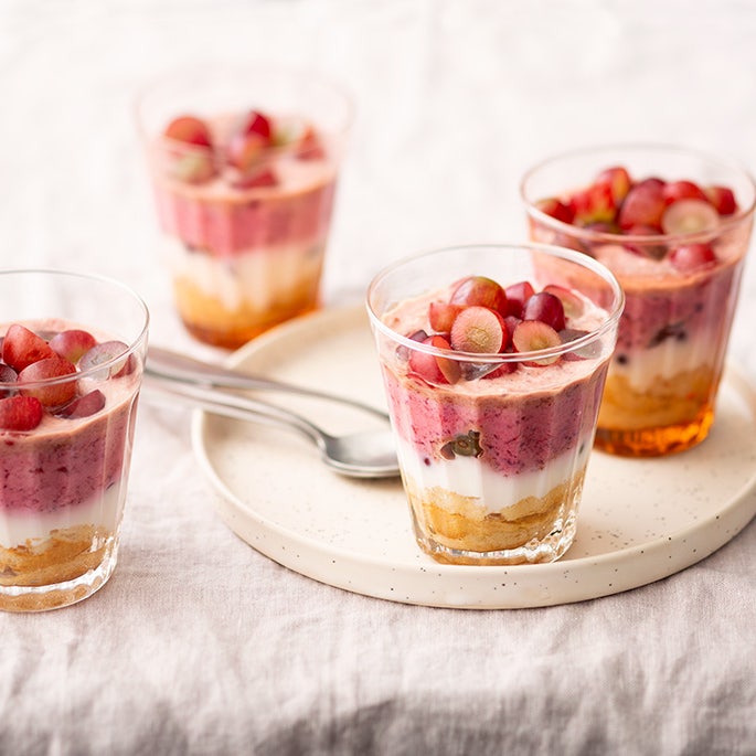 Trifle aux raisins et prunes rouges