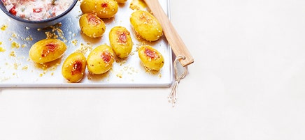 Sesam-honingkrieltjes met tonijndip